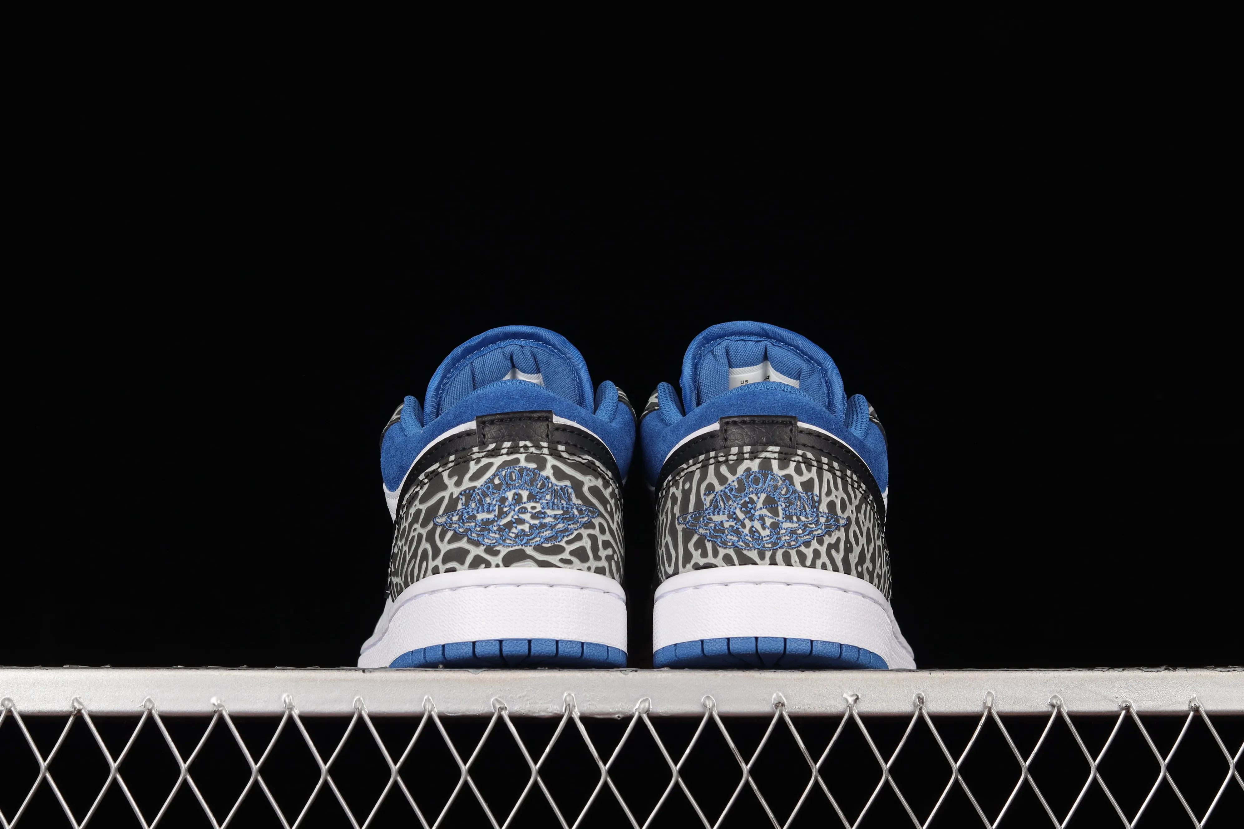 All categories Air Jordan Jordan series basketball shoes Air Jordan 1 Low Z version Air Jordan 1 Low "True Blue" AJ1 Joe 1 burst white and blue color low-top basketball shoes DM1199-140